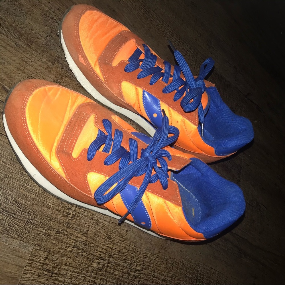 Athletic shoes